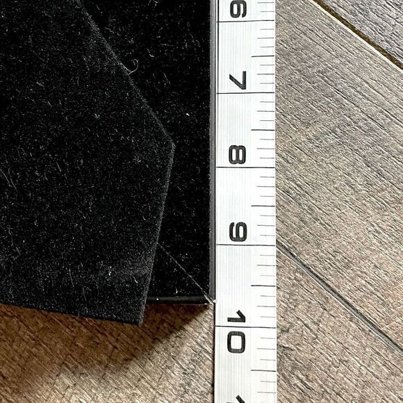 New! Black, Textured, 5x7 Picture Frame with Black Felt Backing. - Picture 4 of 5